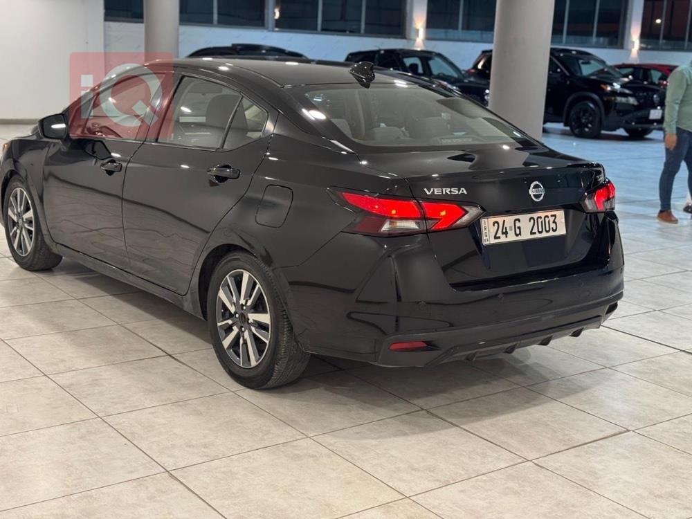 نيسان فيرسا